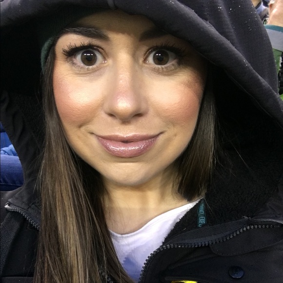 Meet your Posher, Nicole - Picture 4 of 8